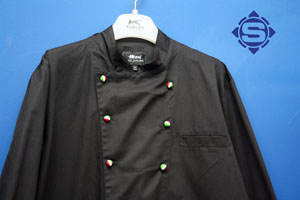 Schwarze Kochjacke mit farblichen Kugelknöpfen