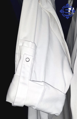 Weiße Kochjacke mit versteckter Druckknopfleiste