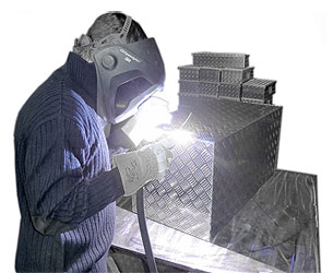 Pritschenboxen aus Aluminium fertigen wir auch als Sonderanfertigung aus 4 mm Riffelblech.