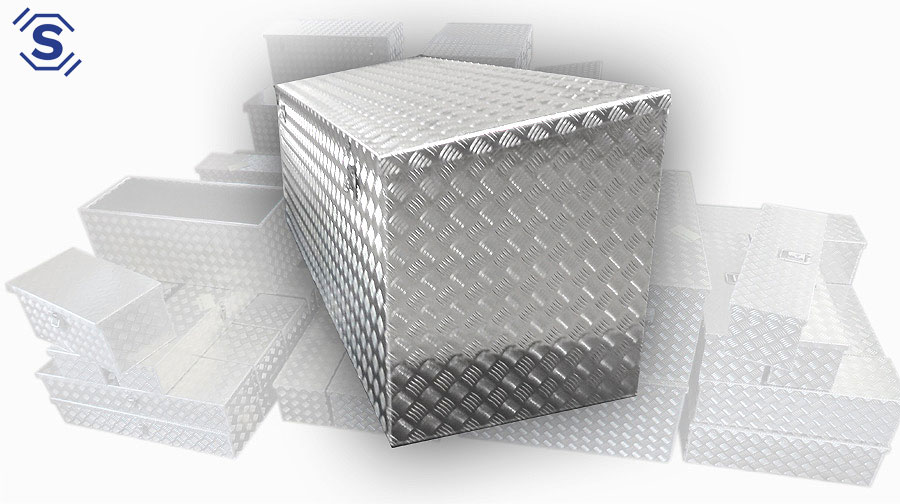 Aluminium Transportboxen als Pritschenboxen / Pritschen - Staubox mit schrägem Deckel für besten Wasserablauf, mit Gasdruckdämpfer
