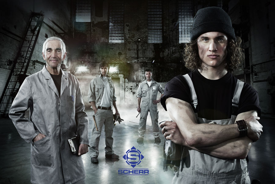 Latzhosen für Damen und Herren bieten wir Ihnen aus verschiedenen Linien für unterschiedliche Arbeitsbereiche von KÜBLER WORKWEAR. Sie er
