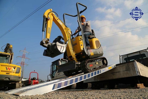 Aluminium Auffahrrampen L: 2650, B: 350, H: 100 Traglast bei Radstand: 1,0/1,5/2,0 m -  3600/3600/3600 Kg