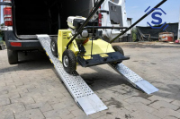 Gelochte Rampe L:2500 B: 300 H: 60mm, Traglast bis 1700 Kg